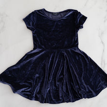 Load image into Gallery viewer, Midnight Blue Velvet Dress (6Y)
