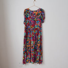 Load image into Gallery viewer, Briarwood Floral Dress (XL)
