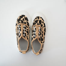 Load image into Gallery viewer, Leopard Sneakers (EU32-33)
