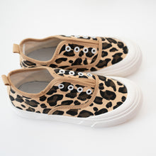 Load image into Gallery viewer, Leopard Sneakers (EU32-33)
