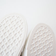 Load image into Gallery viewer, Leopard Sneakers (EU32-33)
