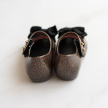 Load image into Gallery viewer, Mini Melissa Bow Shoes (US 6)
