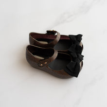 Load image into Gallery viewer, Mini Melissa Bow Shoes (US 6)
