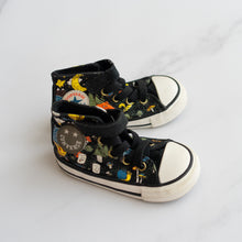 Load image into Gallery viewer, Converse Camp Hi Top Sneakers (US 5)
