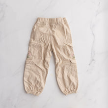 Load image into Gallery viewer, Beige Floral Detail Cargo Pants (3-4Y)
