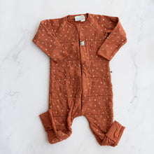 Load image into Gallery viewer, Ergo Pouch 2.5 Tog Sleep Suit (4-5Y)
