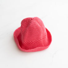 Load image into Gallery viewer, Crochet 90's Style Hat (2-5Y)
