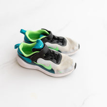 Load image into Gallery viewer, Nike Sneakers (US 13)
