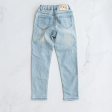 Load image into Gallery viewer, Monnalisa Embellished Jeans (6Y)

