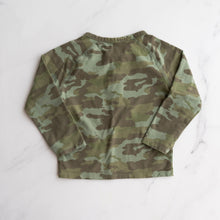 Load image into Gallery viewer, Sailor Camo Henley Top (3-5Y)
