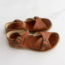 Load image into Gallery viewer, Young Soles Sonny Sandals (EU 33)

