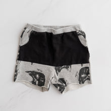 Load image into Gallery viewer, Minti Batman Shorts (2-3Y)
