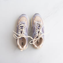 Load image into Gallery viewer, Zara Lilac Sneakers (EU36)
