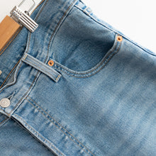 Load image into Gallery viewer, Levi&#39;s Ribcage Straight Ankle Jeans (32)

