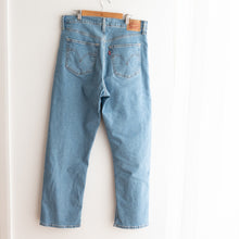 Load image into Gallery viewer, Levi&#39;s Ribcage Straight Ankle Jeans (32)
