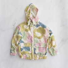 Load image into Gallery viewer, H&amp;M Abstract Shell Jacket (6-8Y)
